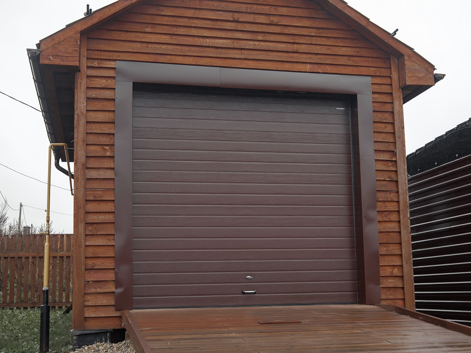 Ворота подъёмные секционные, ул. Приречная